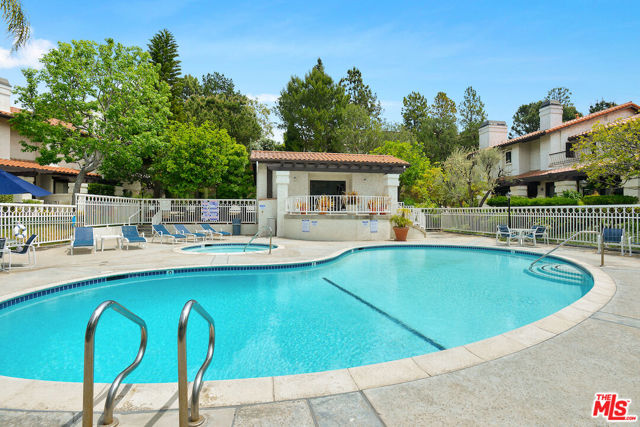 1490 Palisades Drive, Pacific Palisades CA: https://media.crmls.org/mediaz/5a4fb6b4-d6f6-4193-8bee-1fe9ca8dbc2d.jpg