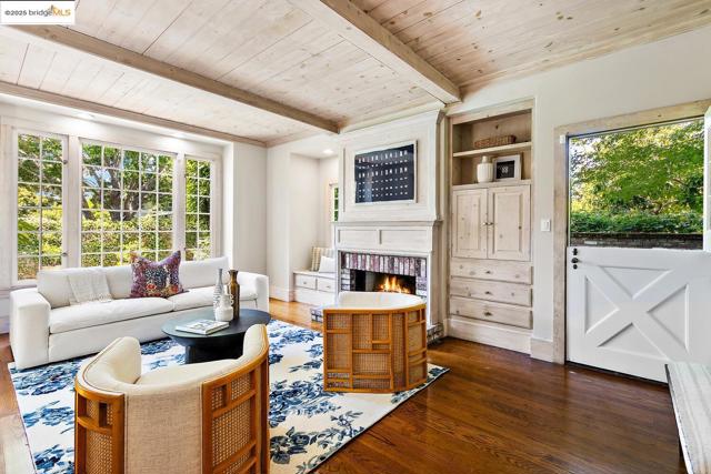 765 University Ave, Palo Alto CA: https://media.crmls.org/mediaz/5a4fc52d-dd22-4573-b899-e47d3185b14b.jpg