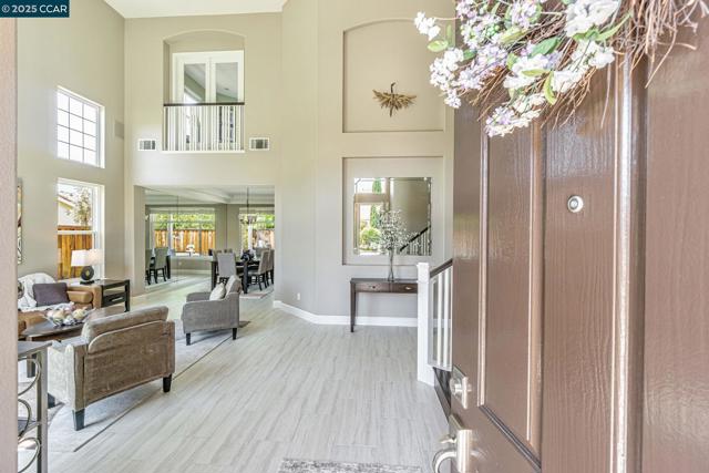 1039 Rolling Woods Way, Concord CA: https://media.crmls.org/mediaz/5a502bb3-e792-4cc7-9f56-93d6cf59288c.jpg
