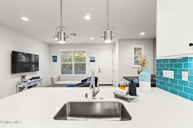 230 Farmhouse Drive, Simi Valley CA: https://media.crmls.org/mediaz/5a505596-11fb-450f-8486-6f9fbacc9e06.jpg