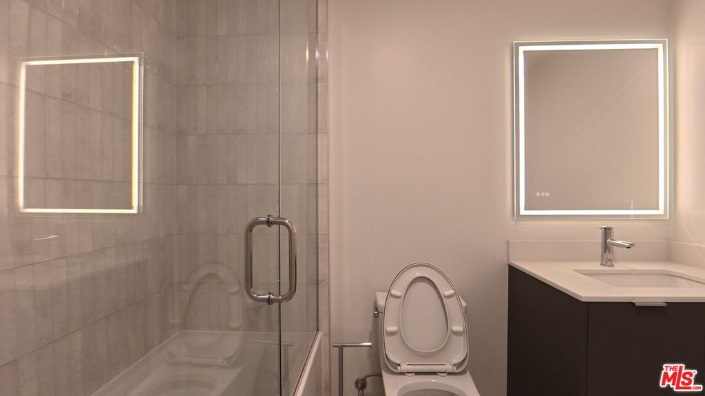 https://media.crmls.org/mediaz/5a510bef-57ff-469e-b792-6ba66d9b8aff.jpg?preset=X-Large