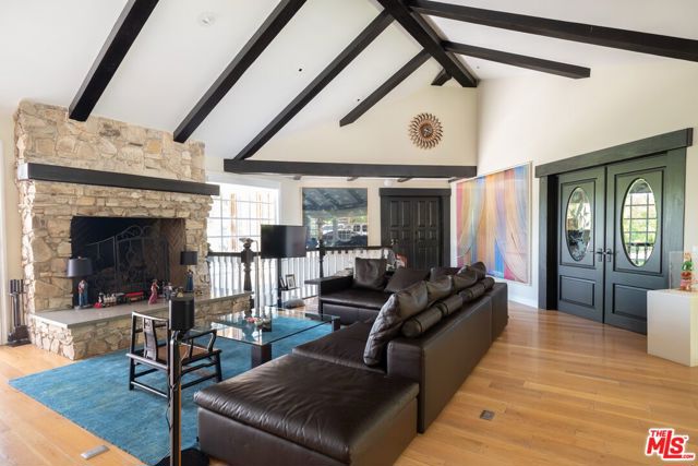 12003 Briarvale Lane, Studio City CA: https://media.crmls.org/mediaz/5a512e97-cffa-4036-bb94-f9b312d03e5d.jpg