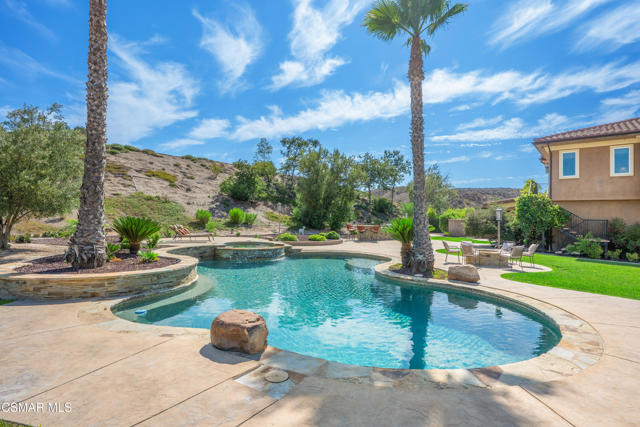 2462 Lost Canyons Drive, Simi Valley CA: https://media.crmls.org/mediaz/5a51422a-6c58-4fec-9ef0-e0360149062d.jpg