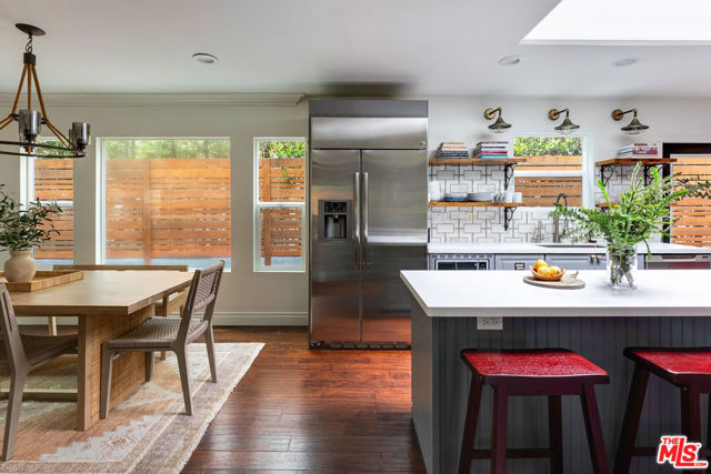 1774 Washington Way, Venice CA: https://media.crmls.org/mediaz/5a5173f7-52de-4fb6-be36-5e5a3bf765f1.jpg