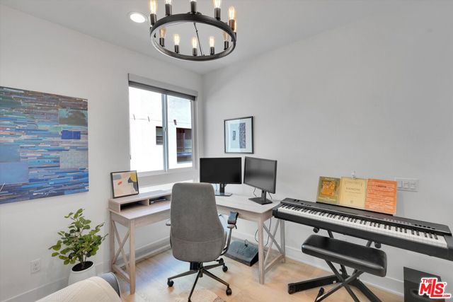 2927 Exposition Place, Los Angeles CA: https://media.crmls.org/mediaz/5a52211b-53f4-4994-a1f9-00efd8255d15.jpg