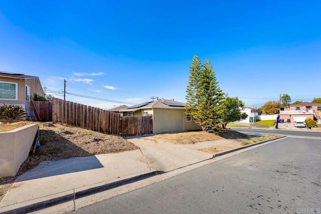 Detail Gallery Image 4 of 37 For 5261 Olvera Ave, San Diego,  CA 92114 - 3 Beds | 2 Baths