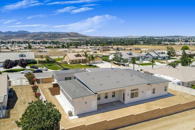 4195 Evergreen Lane, Banning CA: https://media.crmls.org/mediaz/5a52600e-70cb-40de-a235-0f0b554ba13e.jpg