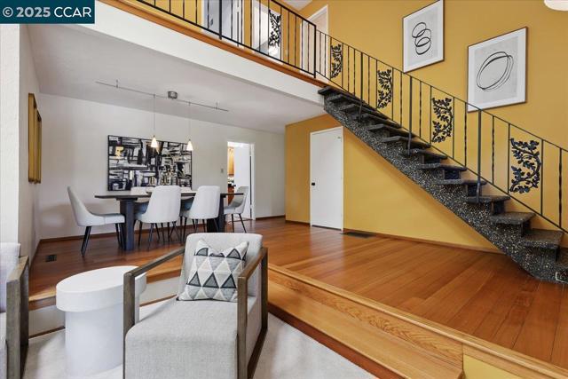 1759 Crescent Dr, Walnut Creek CA: https://media.crmls.org/mediaz/5a52f883-96cc-4edd-8a04-10642bec63a8.jpg