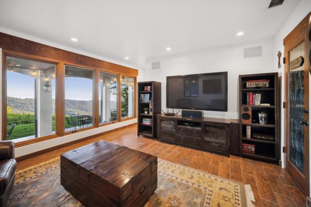 25200 Loma Prieta Avenue, Los Gatos CA: https://media.crmls.org/mediaz/5a53041d-19be-4b2e-babe-cc587635aa3b.jpg