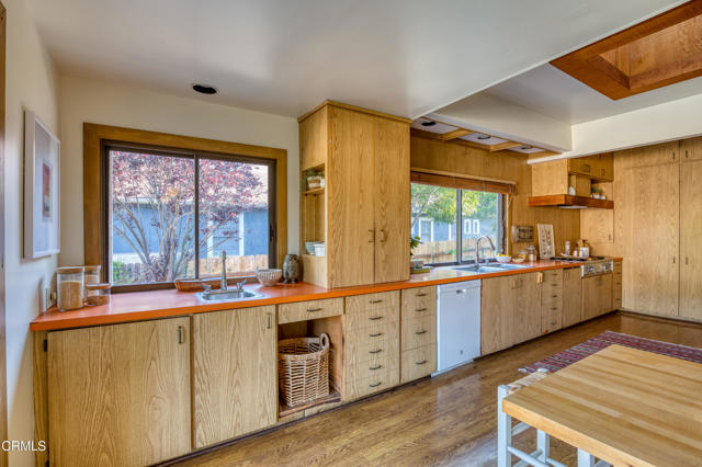 676 S Madison Avenue, Pasadena CA: https://media.crmls.org/mediaz/5a5313c1-046e-4e35-8a3f-31f5b46efe9a.jpg