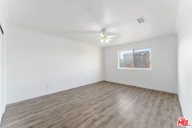 9256 6th Avenue, Hesperia CA: https://media.crmls.org/mediaz/5a535e51-0a7d-49e0-874e-9480b2497546.jpg