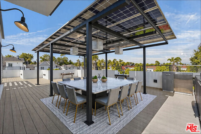 1037 21st Street, Santa Monica CA: https://media.crmls.org/mediaz/5a538466-e312-415b-8e0b-2929b0641d10.jpg