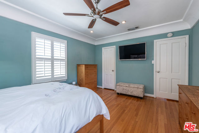 4316 Beeman Avenue, Studio City CA: https://media.crmls.org/mediaz/5a539376-f572-4352-9fd5-060be2be5b73.jpg