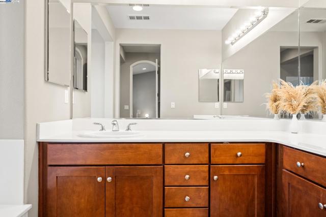 1736 Cottswald St, Danville CA: https://media.crmls.org/mediaz/5a53a402-64f7-4ccd-9565-8c5a3c8ab7cd.jpg