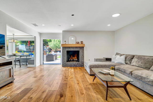 1136 Horizon Drive, Ventura CA: https://media.crmls.org/mediaz/5a53da52-1614-4d74-a658-dc9f56692a46.jpg
