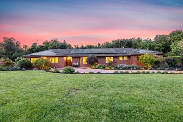 20811 Norada Court, Saratoga CA: https://media.crmls.org/mediaz/5a54309b-277a-4304-b688-66652bfc26d6.jpg
