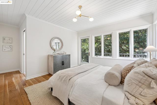 1301 Mountain Blvd, Oakland CA: https://media.crmls.org/mediaz/5a543dd0-eb80-4817-aa16-ad4404d77e54.jpg