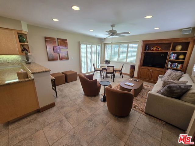 34725 Mission Hills Drive, Rancho Mirage CA: https://media.crmls.org/mediaz/5a549cab-f02a-416e-886d-282d8db46549.jpg