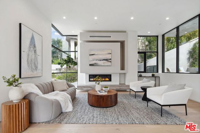 3670 Buena Park Drive, Studio City CA: https://media.crmls.org/mediaz/5a54bafc-d397-4740-aaa8-a403adfdb21b.jpg