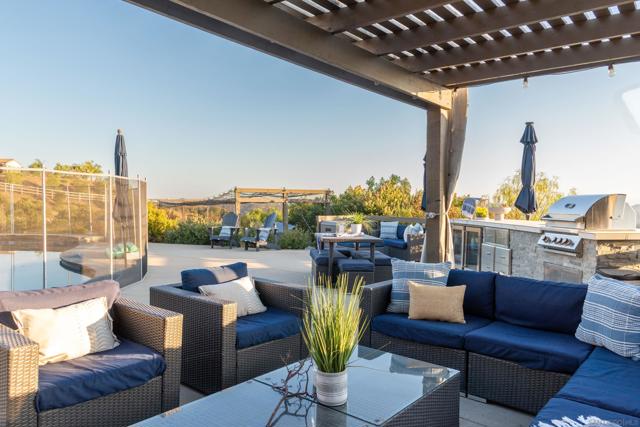 14546 Highcrest Ct, Poway CA: https://media.crmls.org/mediaz/5a54ecd3-0364-44e6-a673-fbf4d9b67127.jpg