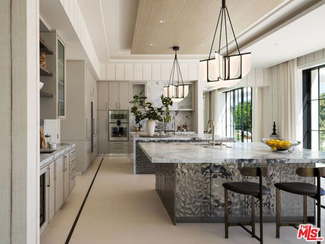 721 N Bonhill Road, Los Angeles CA: https://media.crmls.org/mediaz/5a554598-d489-45e5-818d-d8c5c771a6c4.jpg