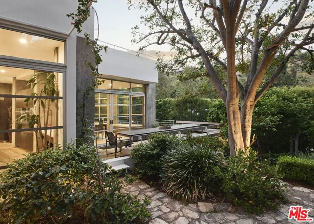 0 Willow Glen Road, Los Angeles CA: https://media.crmls.org/mediaz/5a554ffe-e9d5-4e9d-a6c4-6aa8dd2d2895.jpg