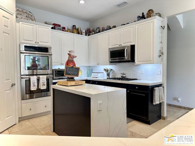 47925 Via Livorno, La Quinta CA: https://media.crmls.org/mediaz/5a562ac6-0ef5-42c2-9dcf-4423f9c6d7de.jpg