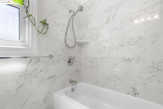 1222 Hollywood Ave, Oakland CA: https://media.crmls.org/mediaz/5a565f17-e1c6-4b00-b08e-a7033ef70ff3.jpg