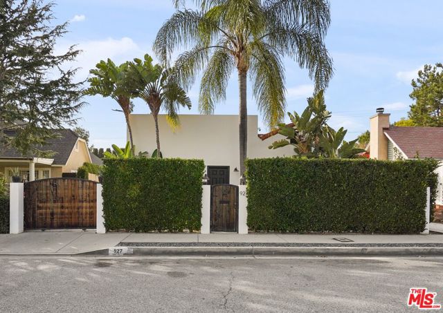927 N Vista Street, Los Angeles CA: https://media.crmls.org/mediaz/5a569607-e7a2-41cb-ac54-76be7dd2499d.jpg