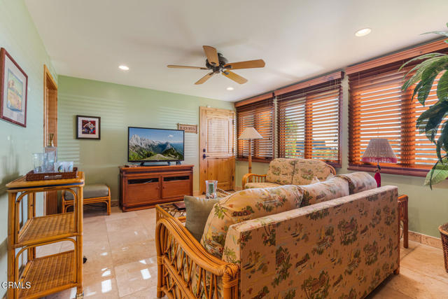 268 Sunset Drive, Oxnard CA: https://media.crmls.org/mediaz/5a57792c-49f9-4776-a2ae-b8747e9fa775.jpg