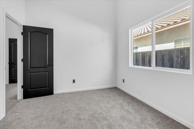 1250 Greenleaf Loop, Greenfield CA: https://media.crmls.org/mediaz/5a57e5c8-05e3-4688-aa9d-fa538dd492ab.jpg
