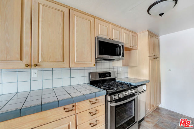 6232 Nita Avenue, Woodland Hills CA: https://media.crmls.org/mediaz/5a585b75-f531-4610-8059-c156e54fbea2.jpg