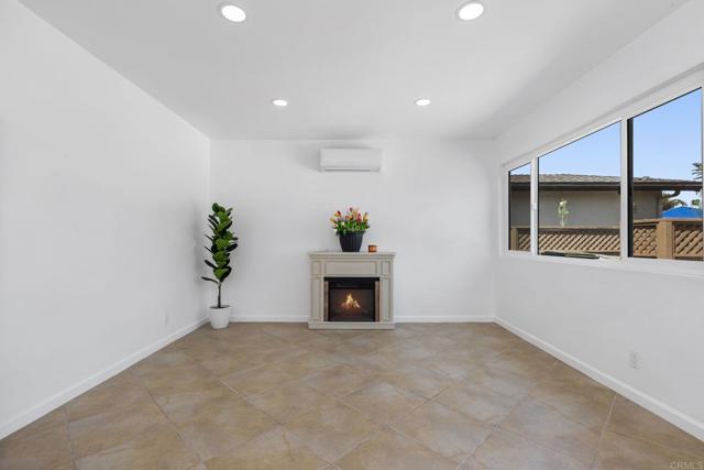 1745 Acorn St, Escondido CA: https://media.crmls.org/mediaz/5a58ea42-922d-499c-8600-0aa06c59967f.jpg