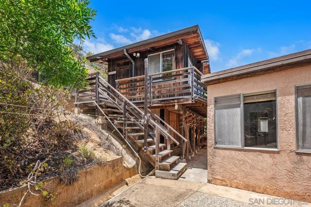 8402 Sugarman Dr, La Jolla CA: https://media.crmls.org/mediaz/5a591cad-9c0f-4386-a807-1d03dcbde8cf.jpg