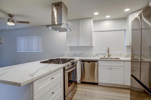 Detail Gallery Image 3 of 10 For 1064 N Escondido Bld #E,  Escondido,  CA 92026 - 3 Beds | 2 Baths