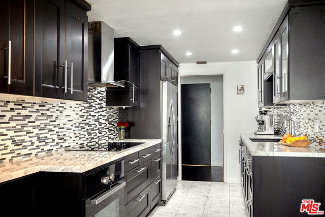 7259 Hillside Avenue, Los Angeles CA: https://media.crmls.org/mediaz/5a595672-9dd3-480d-9520-460bbe271066.jpg