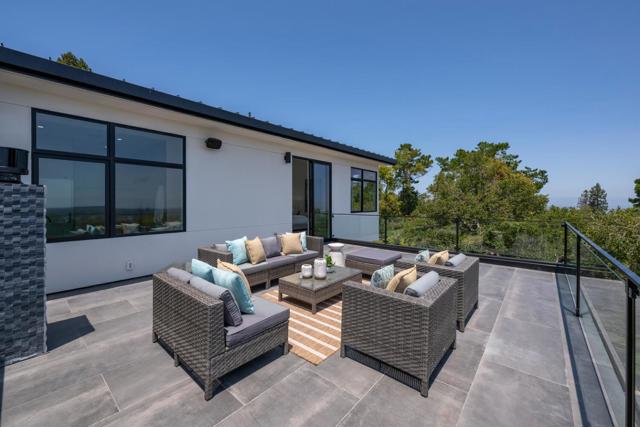 3964 Jefferson Avenue, Redwood City CA: https://media.crmls.org/mediaz/5a596ba0-e6a6-4a01-9e50-37bd8970f34e.jpg