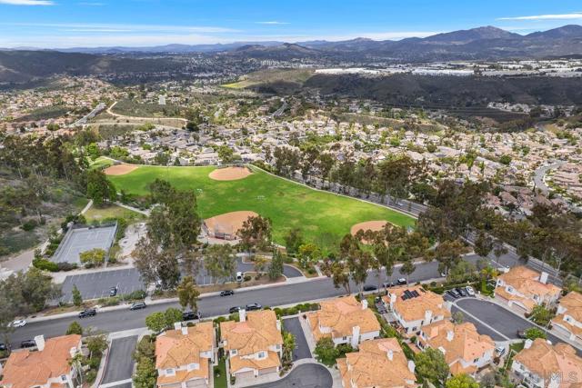 11078 Caminito Alegra, San Diego CA: https://media.crmls.org/mediaz/5a5983d5-5cd1-4668-a147-7f07665d86b5.jpg
