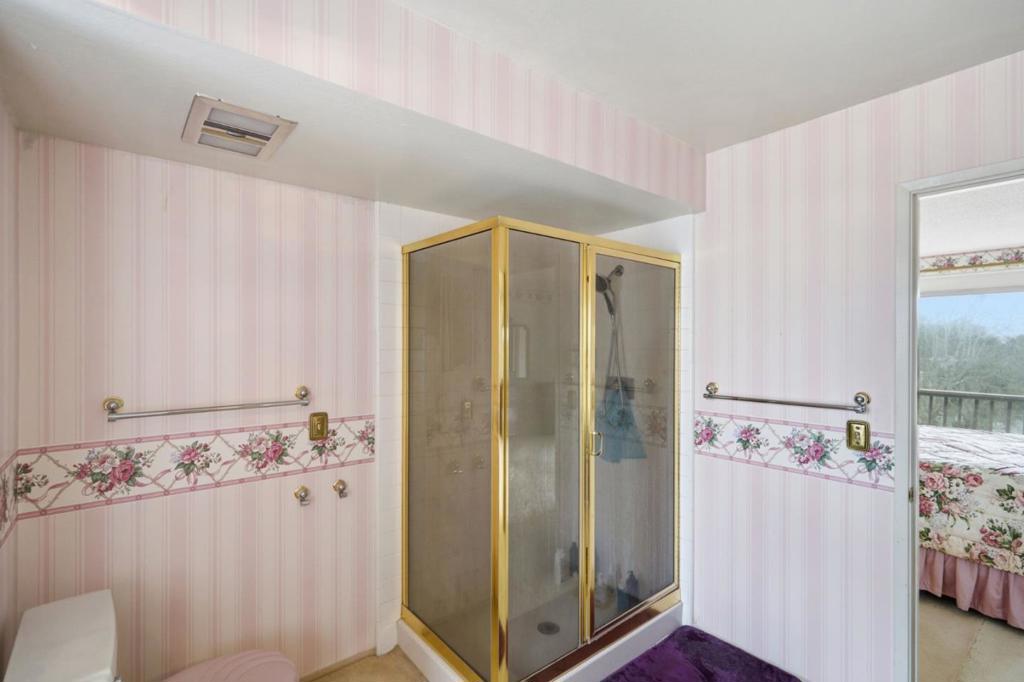 https://media.crmls.org/mediaz/5a59aa9e-51e0-4163-966b-cb67b2e82279.jpg?preset=X-Large