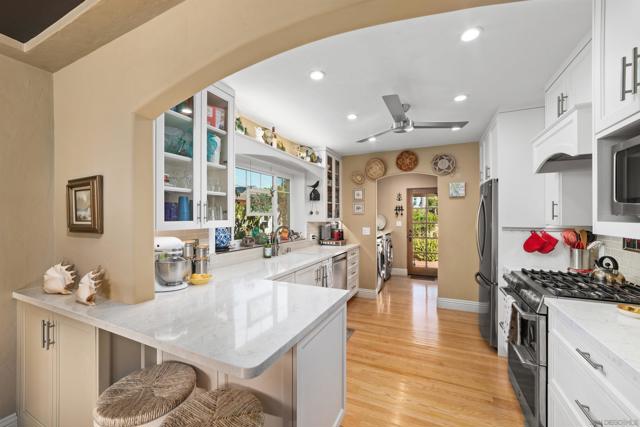 625 4th Street, Coronado CA: https://media.crmls.org/mediaz/5a5a0813-6897-42a6-baaa-43e6232a7ecb.jpg