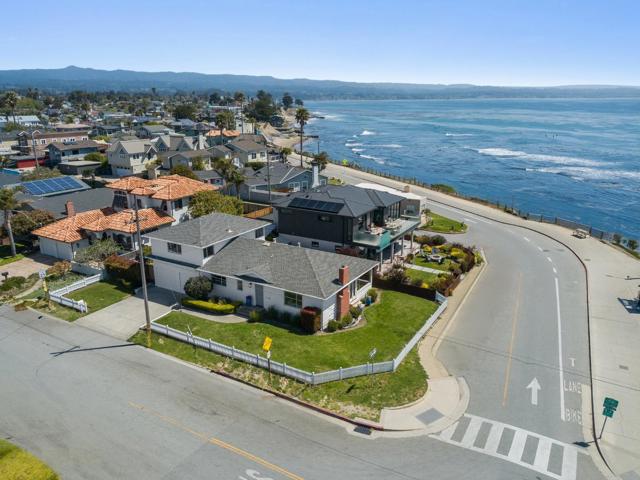 102 32nd Avenue, Santa Cruz CA: https://media.crmls.org/mediaz/5a5a7234-ead7-4ff0-8dfe-2fe1f9896b7d.jpg