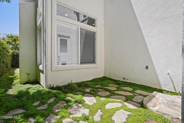 6077 Mandeville Place, Oak Park CA: https://media.crmls.org/mediaz/5a5a9ead-9540-4e1b-9188-b062cfdaf8ab.jpg