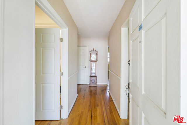 3230 Kelton Avenue, Los Angeles CA: https://media.crmls.org/mediaz/5a5aaff3-9c4e-4d32-90ae-11a759f170c9.jpg