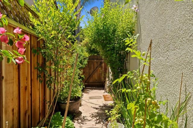 2316 Club Drive, Gilroy CA: https://media.crmls.org/mediaz/5a5b02e1-221d-4703-886b-4bce672c6c82.jpg