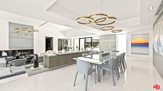 16032 VALLEY VISTA Boulevard, Encino CA: https://media.crmls.org/mediaz/5a5b162a-9d67-4771-b3ed-e279ff56ee6f.jpg