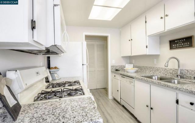 1095 Mohr Ln, Concord CA: https://media.crmls.org/mediaz/5a5b8d92-5f22-45f8-b4a7-4eeb4ec4765e.jpg