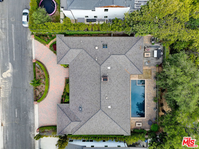 16314 Meadowridge Road, Encino CA: https://media.crmls.org/mediaz/5a5bc4c3-9eb5-45db-926e-6dc5348990fb.jpg