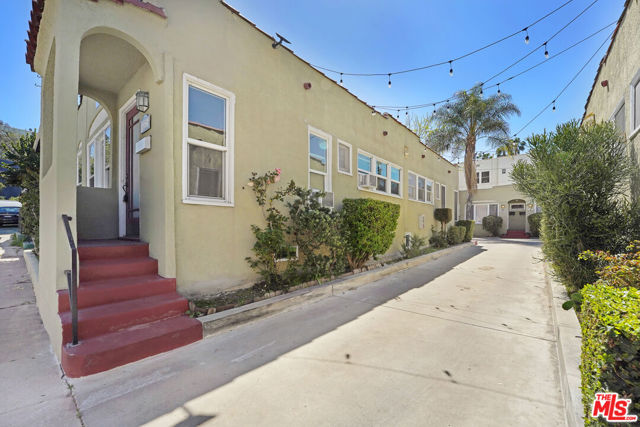 3370 Hamilton Way, Los Angeles CA: https://media.crmls.org/mediaz/5a5c4f89-f765-42ef-b267-6345576b844b.jpg