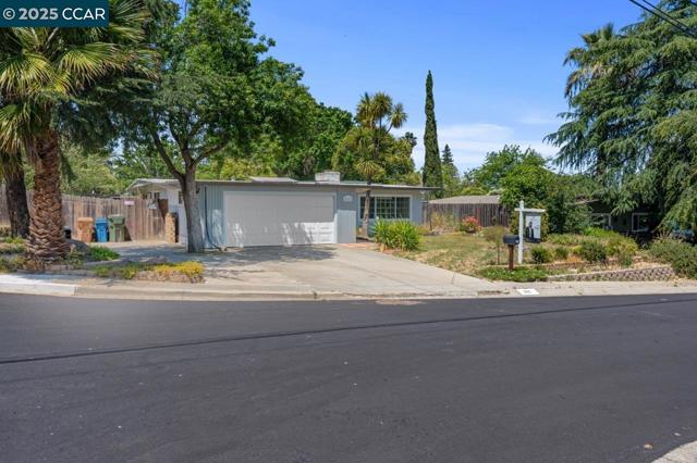 212 Towers Dr, Pacheco CA: https://media.crmls.org/mediaz/5a5c8912-5895-4b58-b3af-518d16be924f.jpg
