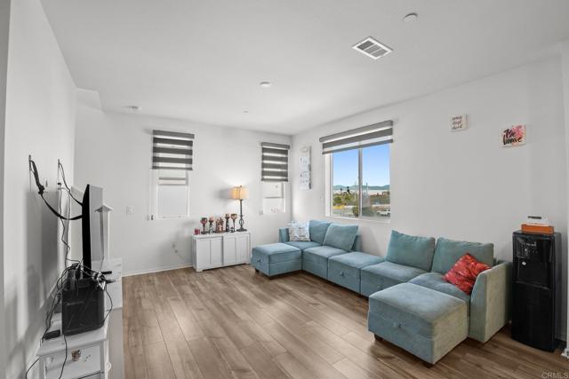 5495 Seacliff Place, San Diego CA: https://media.crmls.org/mediaz/5a5ce136-a778-48f9-b739-d88b0fa0e33b.jpg